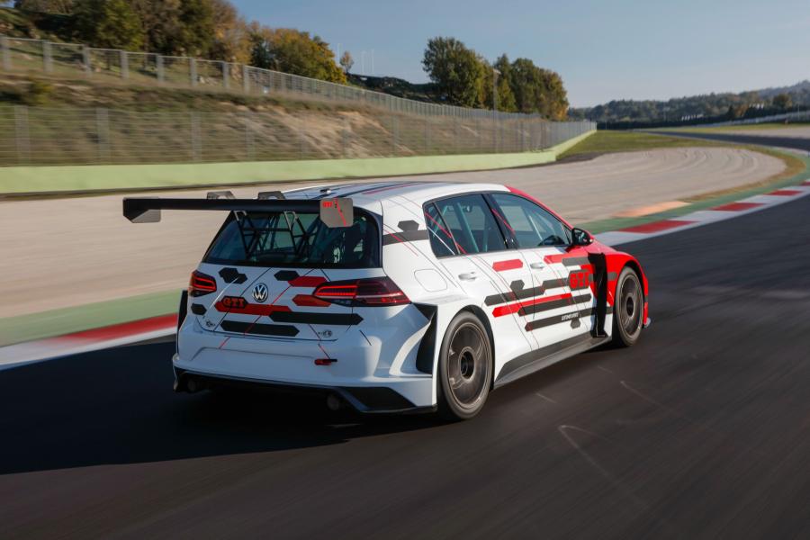  Volkswagen Golf GTI TCR (Typ 5G) 2018 года  (фото 26 из 39)